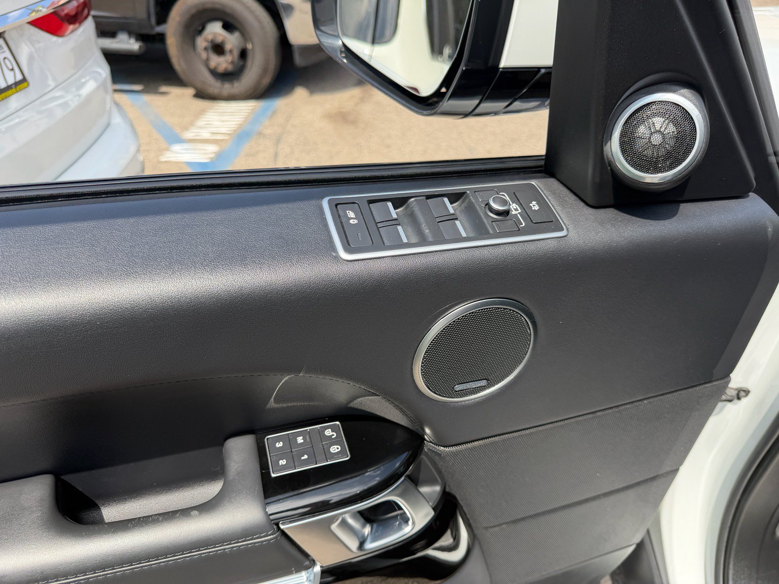 Used 2017 Land Rover Range Rover Supercharged AWD/4WD image 20