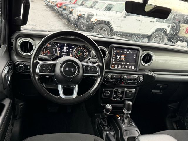 Used 2022 Jeep Wrangler Unlimited Sahara image 4