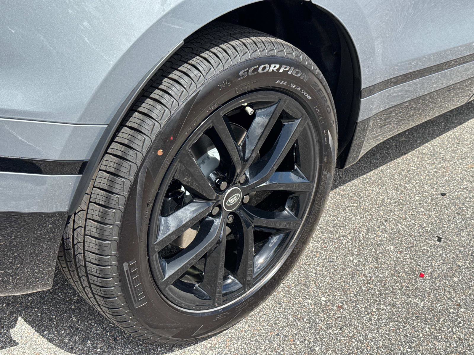 New 2026 Land Rover Range Rover Velar Dynamic SE image 6