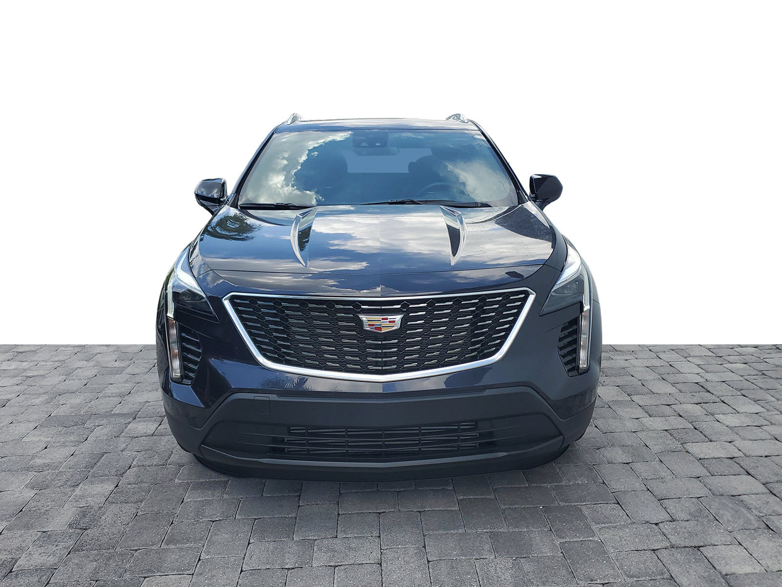 Certified 2023 Cadillac XT4 Luxury w/ Cold Weather Package FWD image 2