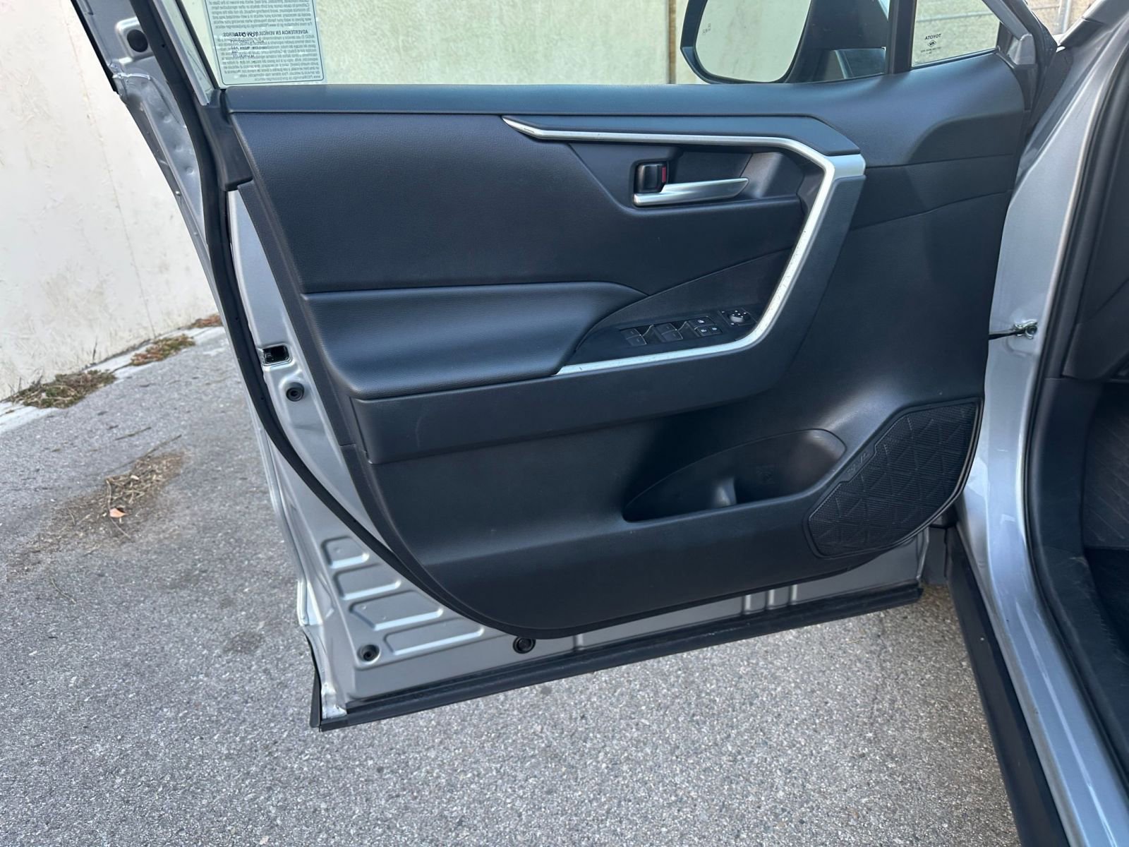 Used 2025 Toyota RAV4 XLE w/ Weather Package image 18