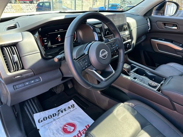 Used 2025 Nissan Pathfinder Platinum AWD/4WD image 30