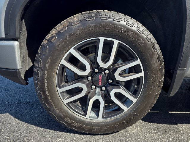 Used 2024 GMC Sierra 1500 AT4 w/ Technology Package AWD/4WD image 10