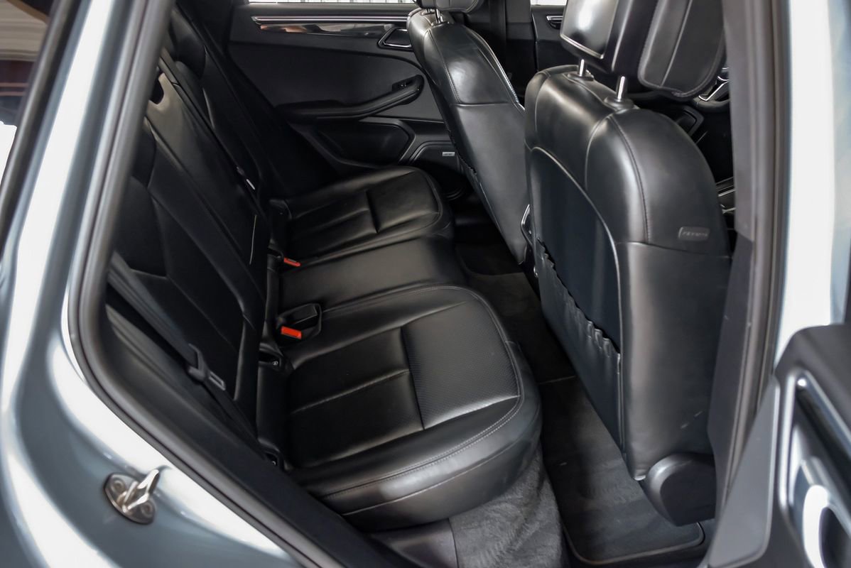 Used 2018 Porsche Macan Sport Edition image 34