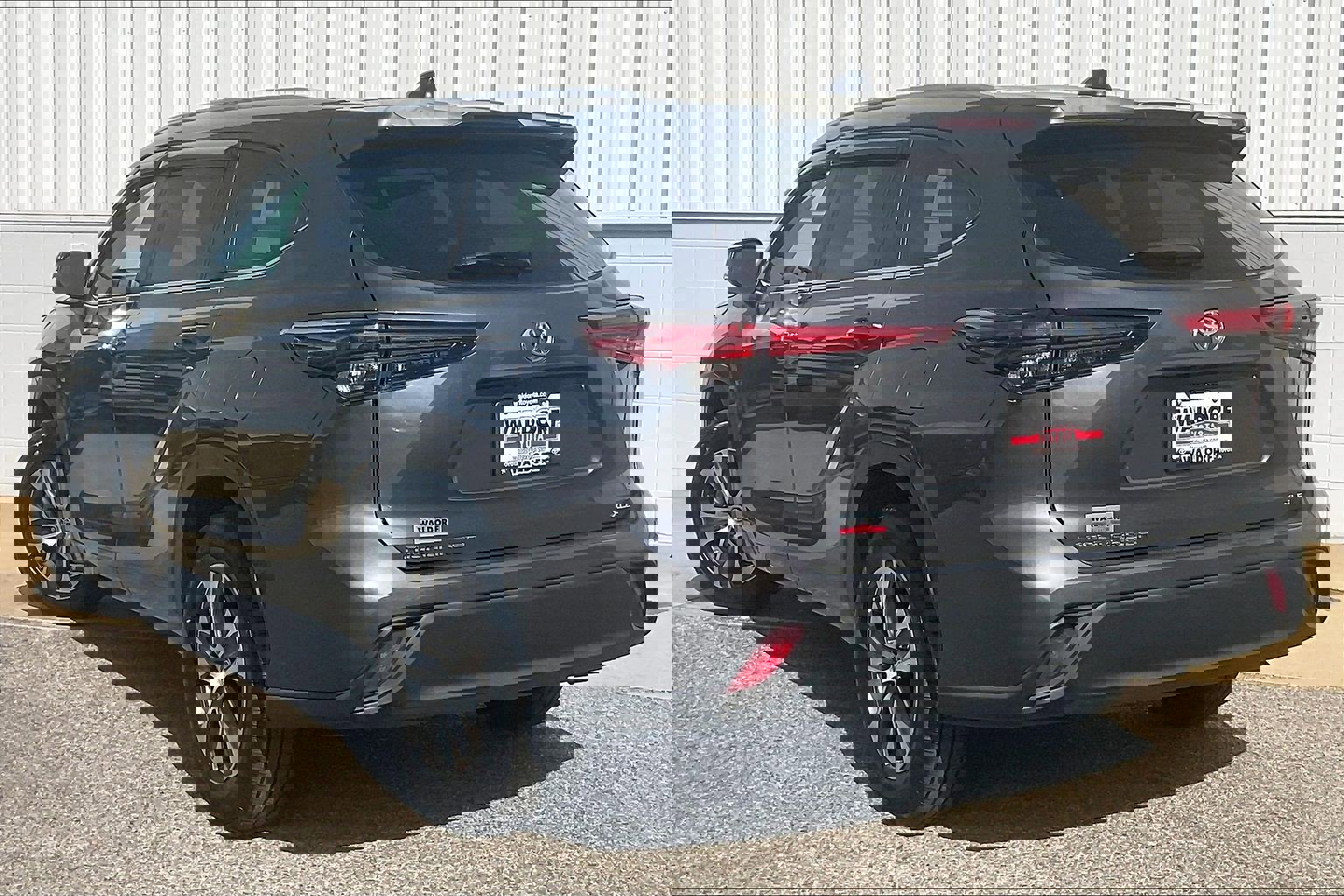 Used 2023 Toyota Highlander XLE FWD image 15