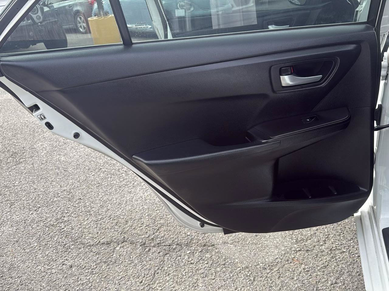 Used 2017 Toyota Camry SE FWD image 15