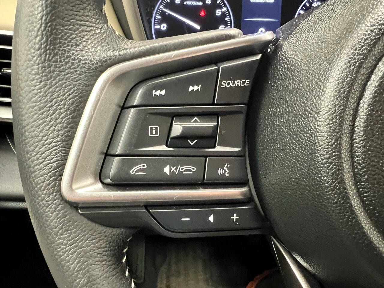 Used 2025 Subaru Outback Limited w/ Popular Package #2 image 26