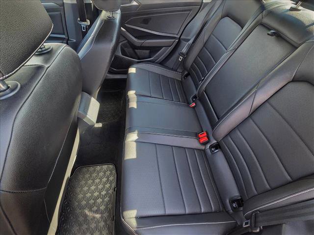 Used 2023 Volkswagen Jetta SE image 17
