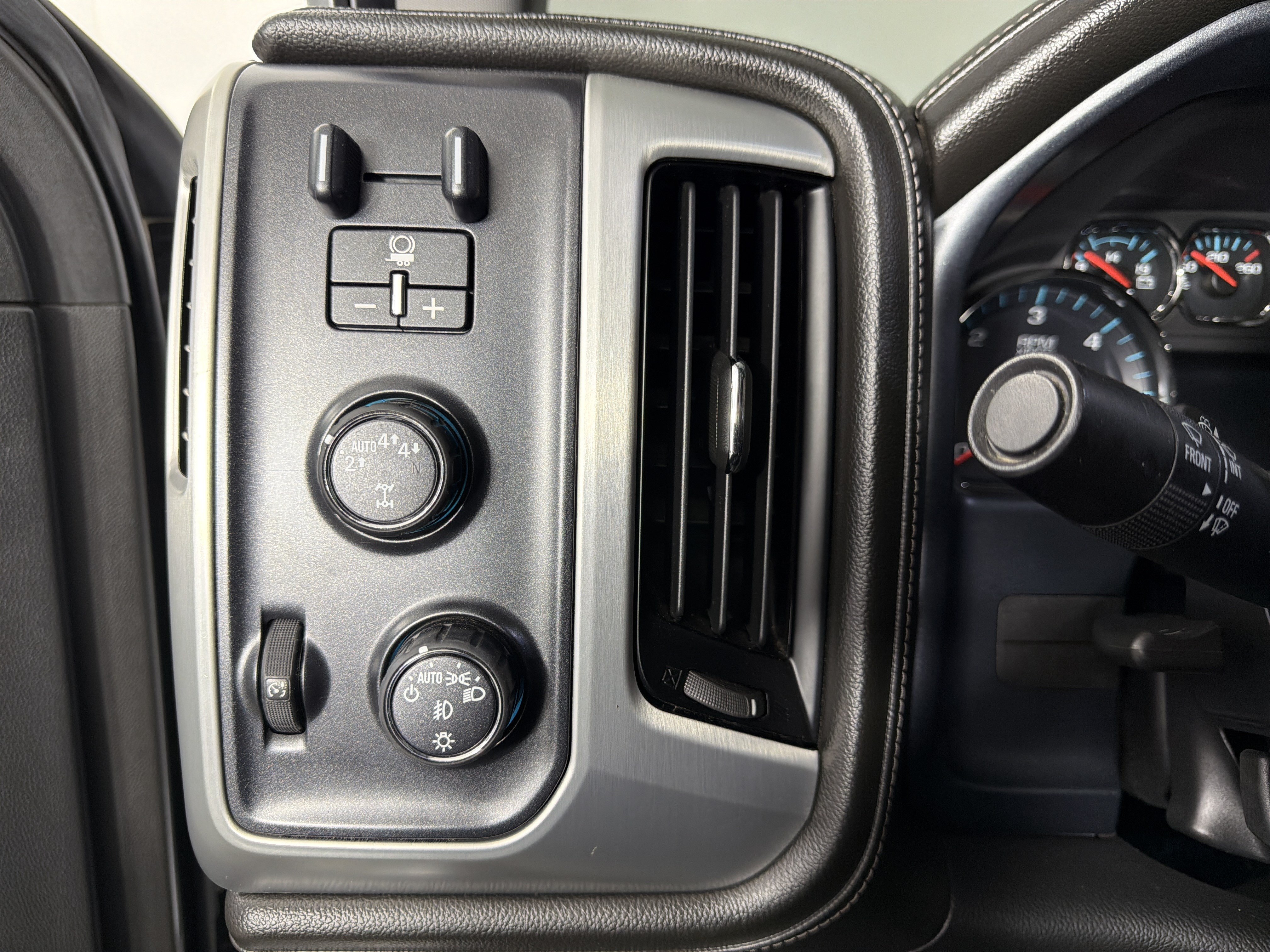 Used 2018 GMC Sierra 1500 SLT w/ SLT Premium Package AWD/4WD image 12
