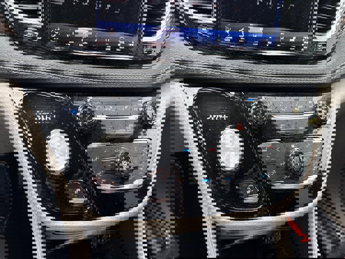 Used 2021 Chrysler Pacifica Limited image 9