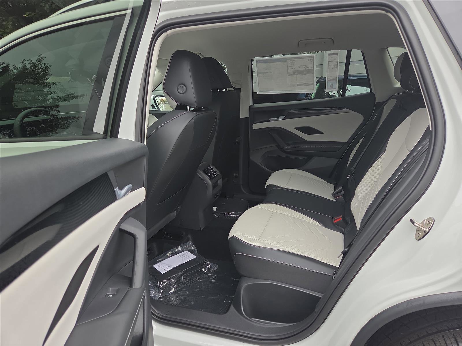 New 2025 Volkswagen Tiguan SE image 27