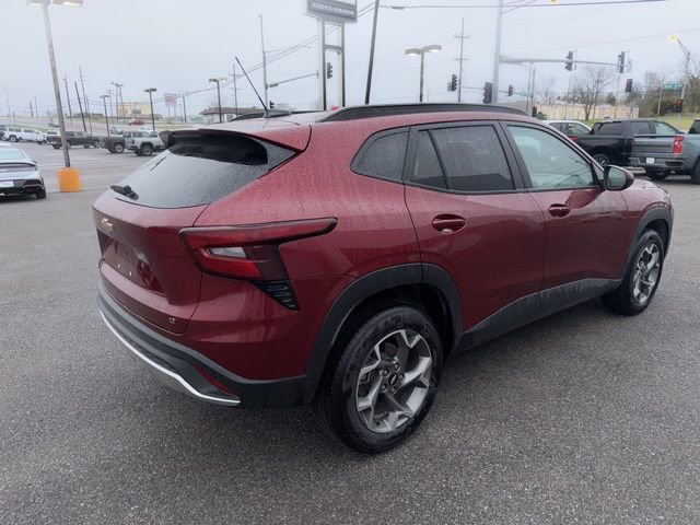 Used 2025 Chevrolet Trax LT w/ LT Convenience Package image 14