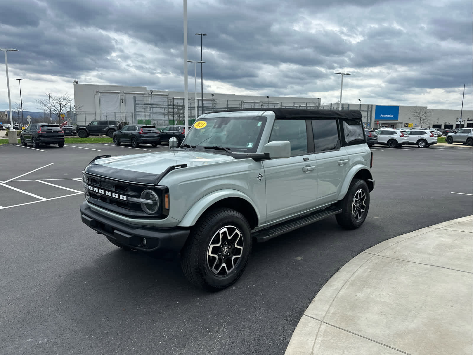 Used 2021 Ford Bronco Outer Banks image 4