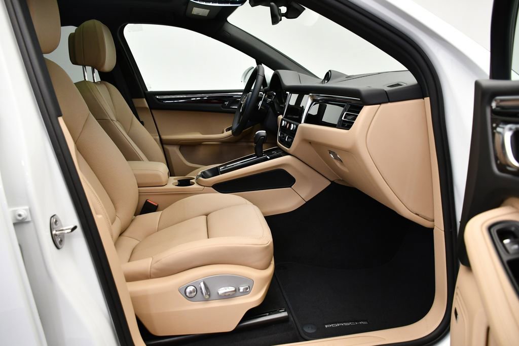 Certified 2025 Porsche Macan image 48