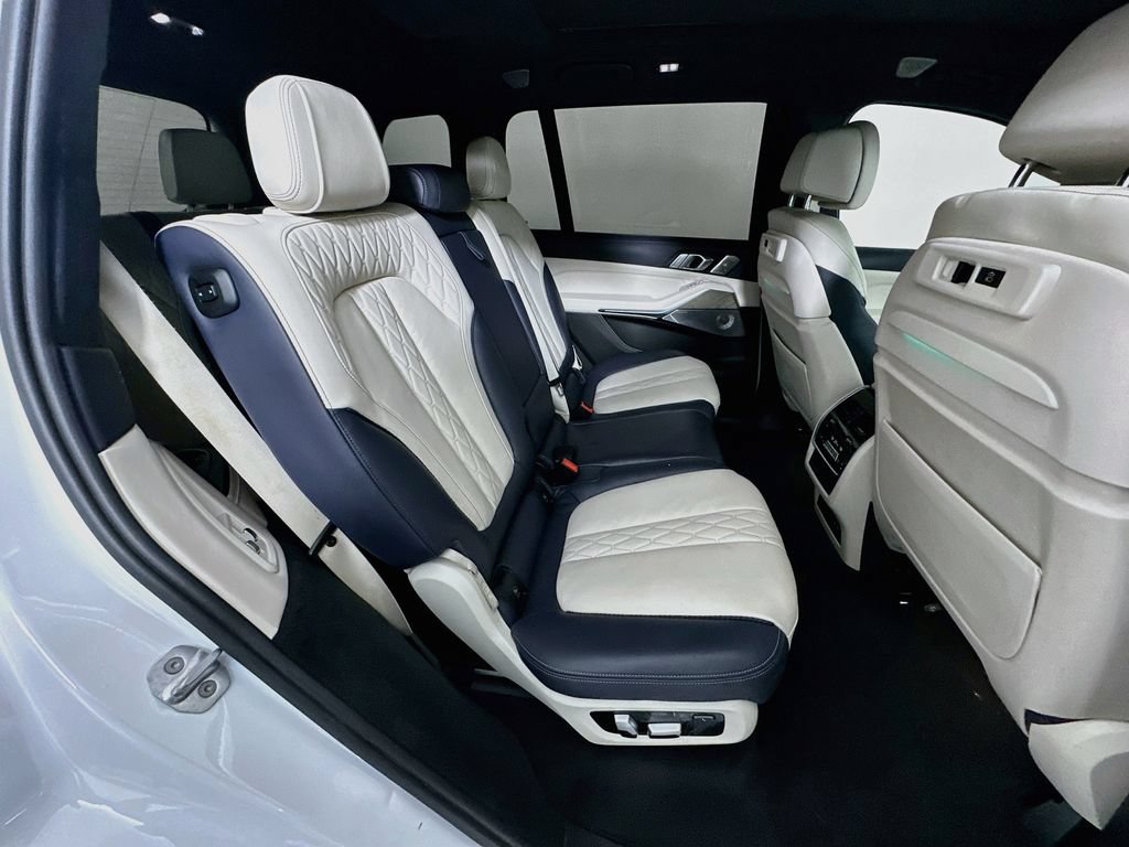 Used 2020 BMW X7 M50i w/ Dynamic Handling Package AWD/4WD image 29