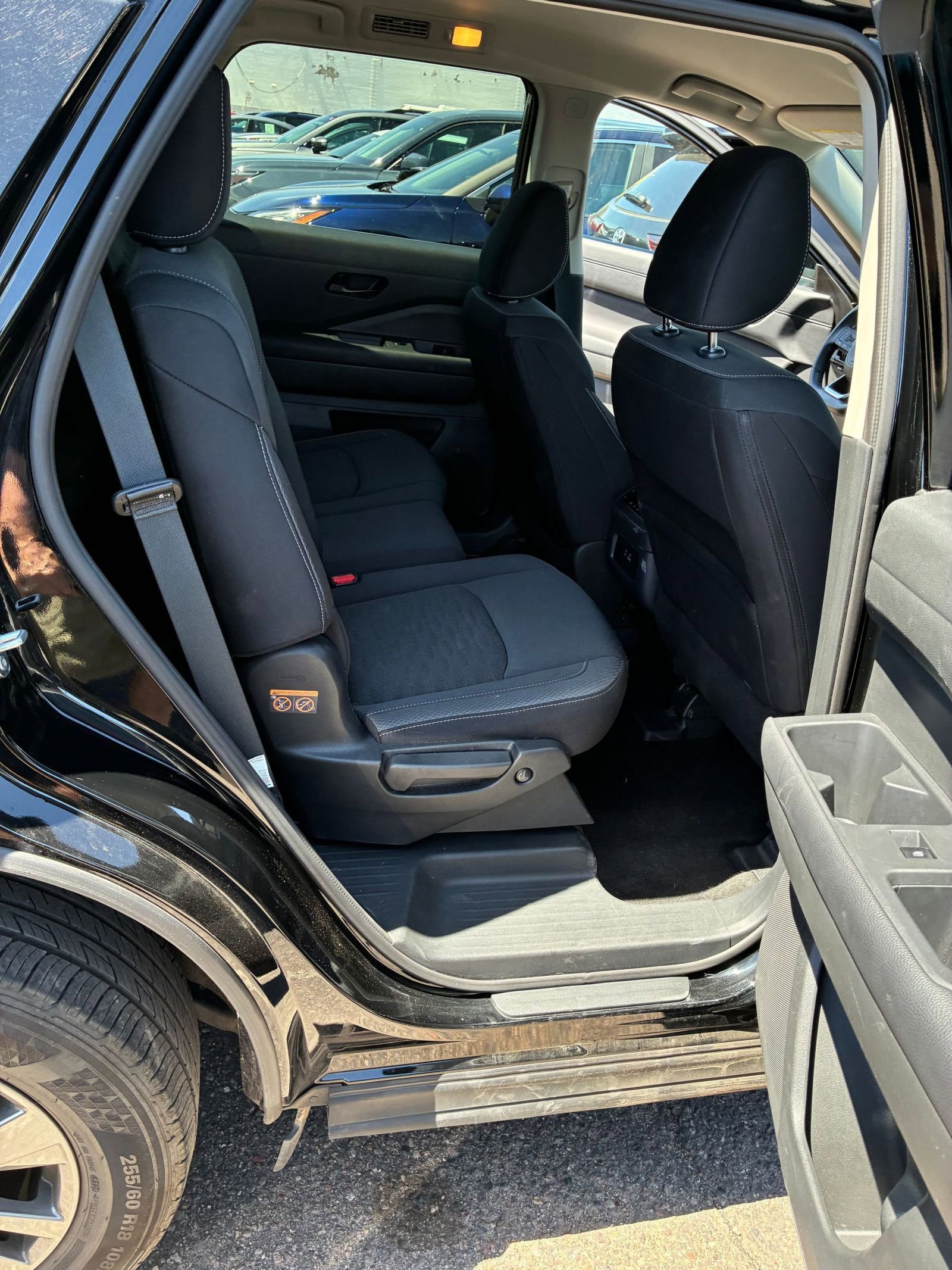 Used 2025 Nissan Pathfinder SV image 18