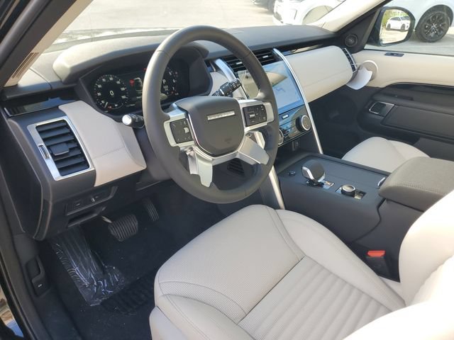 Certified 2025 Land Rover Discovery S AWD/4WD image 22