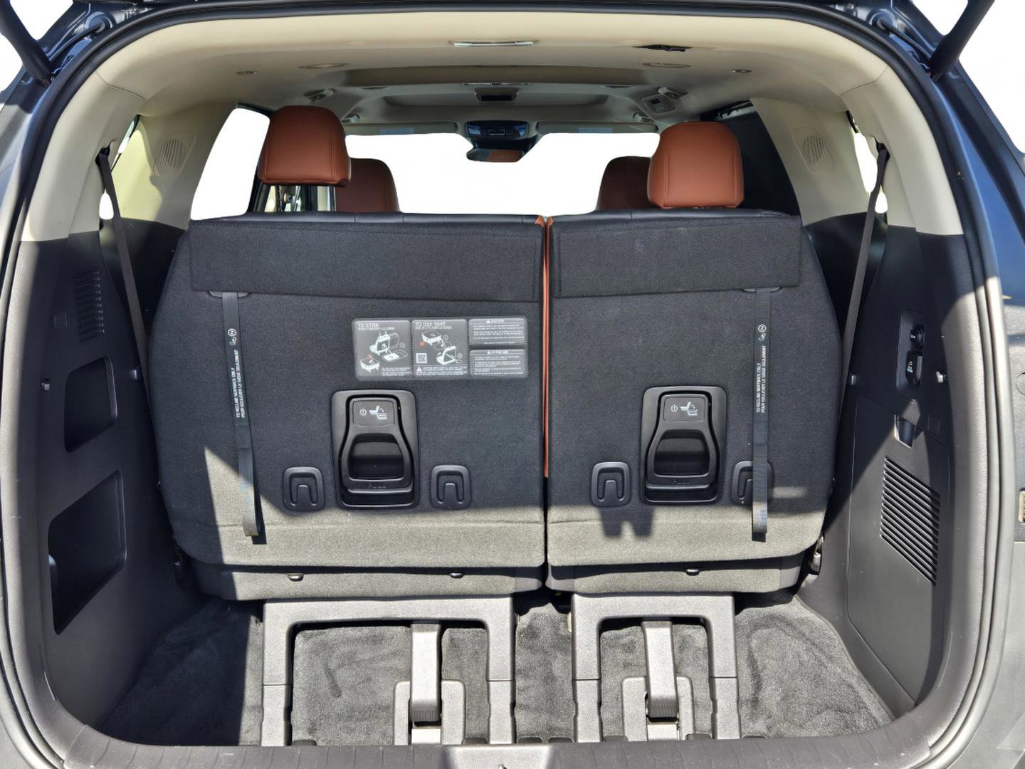 Used 2025 Kia Carnival SX image 10