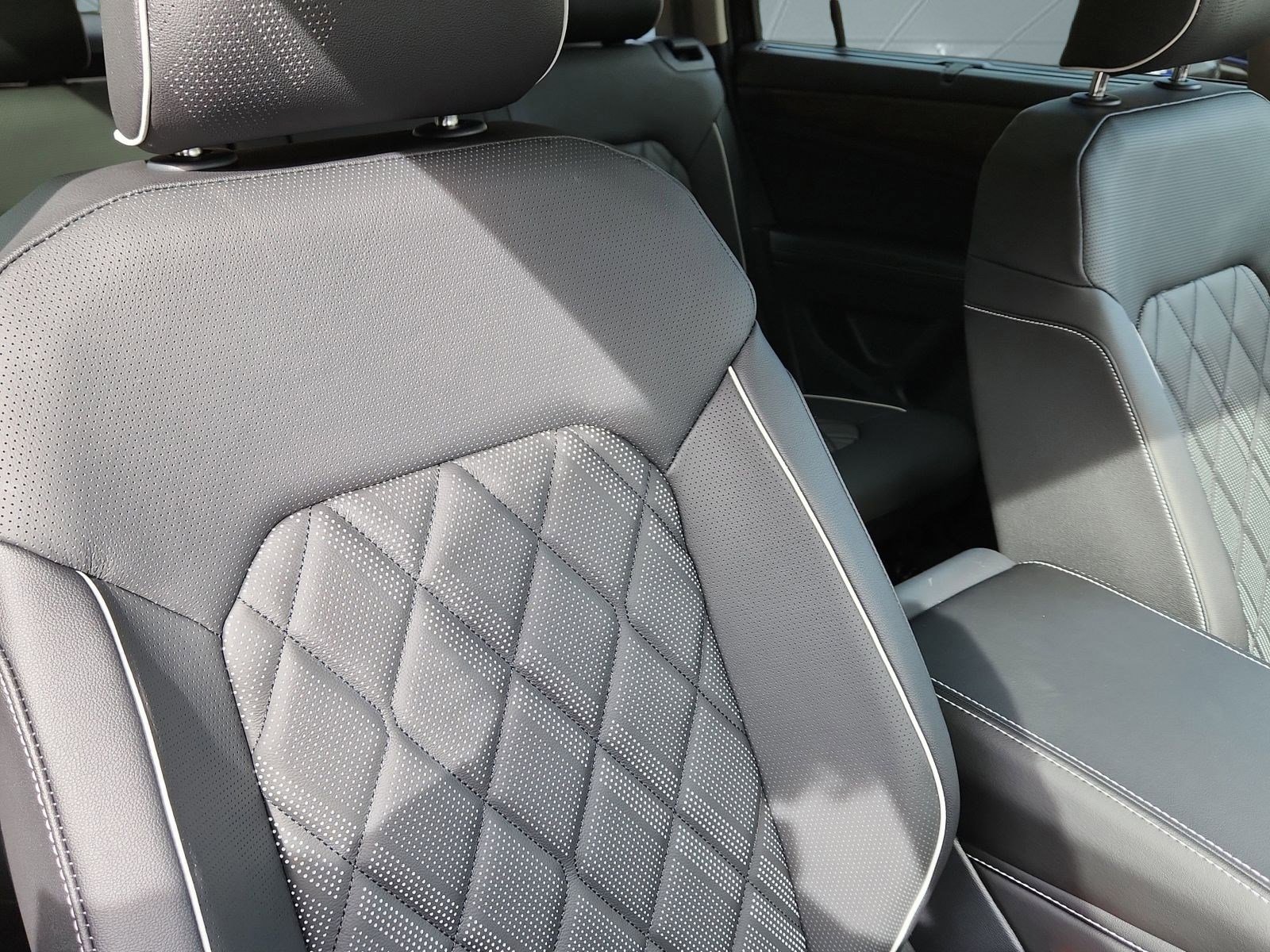 New 2026 Volkswagen Atlas SEL Premium R-Line image 18