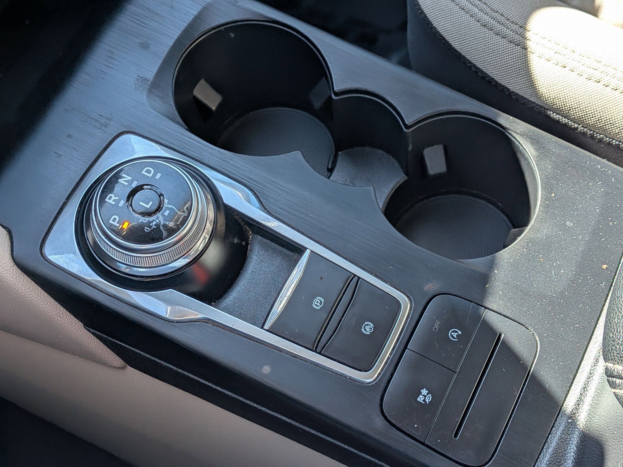 Used 2020 Ford Escape SE image 26