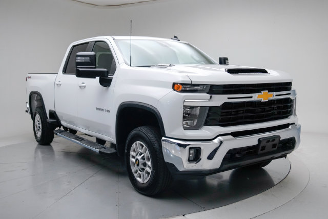 Used 2025 Chevrolet Silverado 2500 LT w/ Convenience Package AWD/4WD image 8