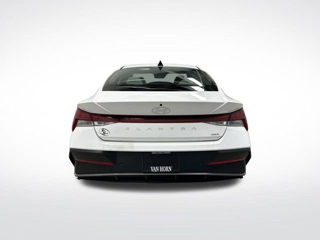 Used 2024 Hyundai Elantra Limited image 15