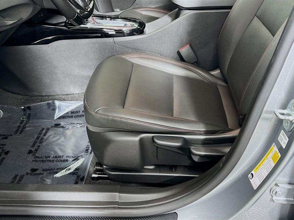 Used 2024 Chevrolet Trax RS w/ Sunroof Package FWD image 18
