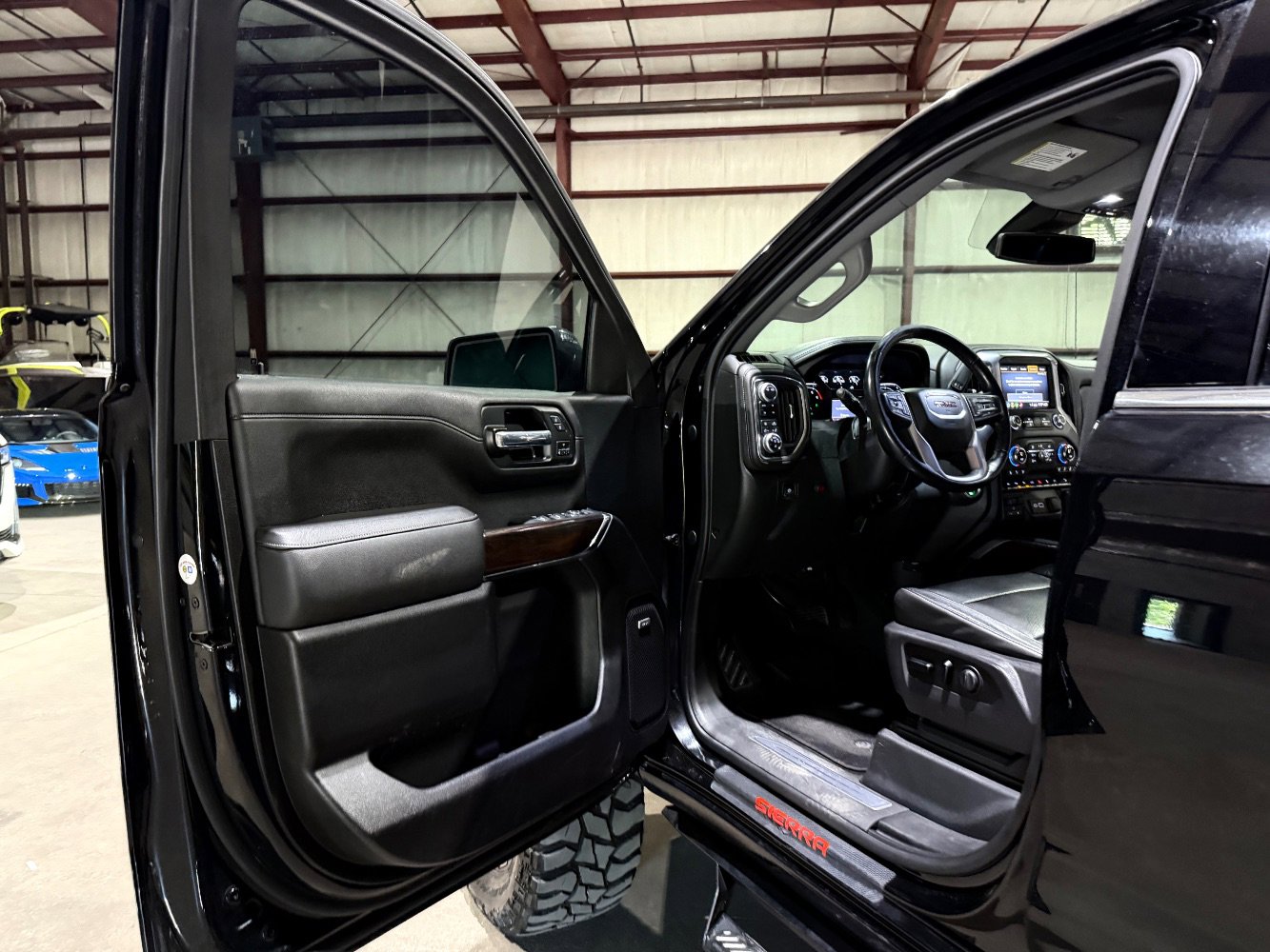 Used 2020 GMC Sierra 1500 SLT w/ SLT Premium Plus Package AWD/4WD image 12