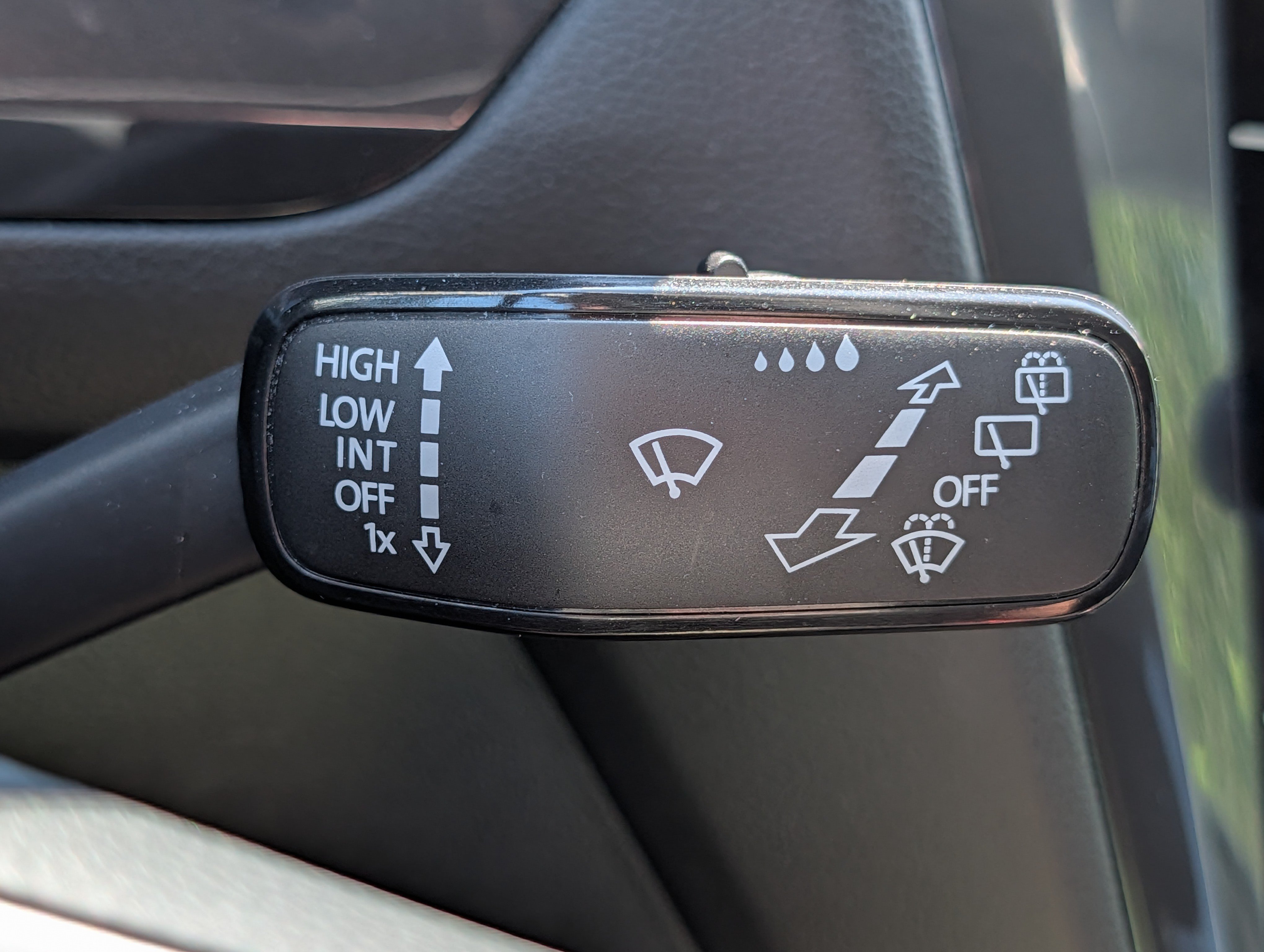 Certified 2024 Volkswagen Tiguan SE AWD/4WD image 32