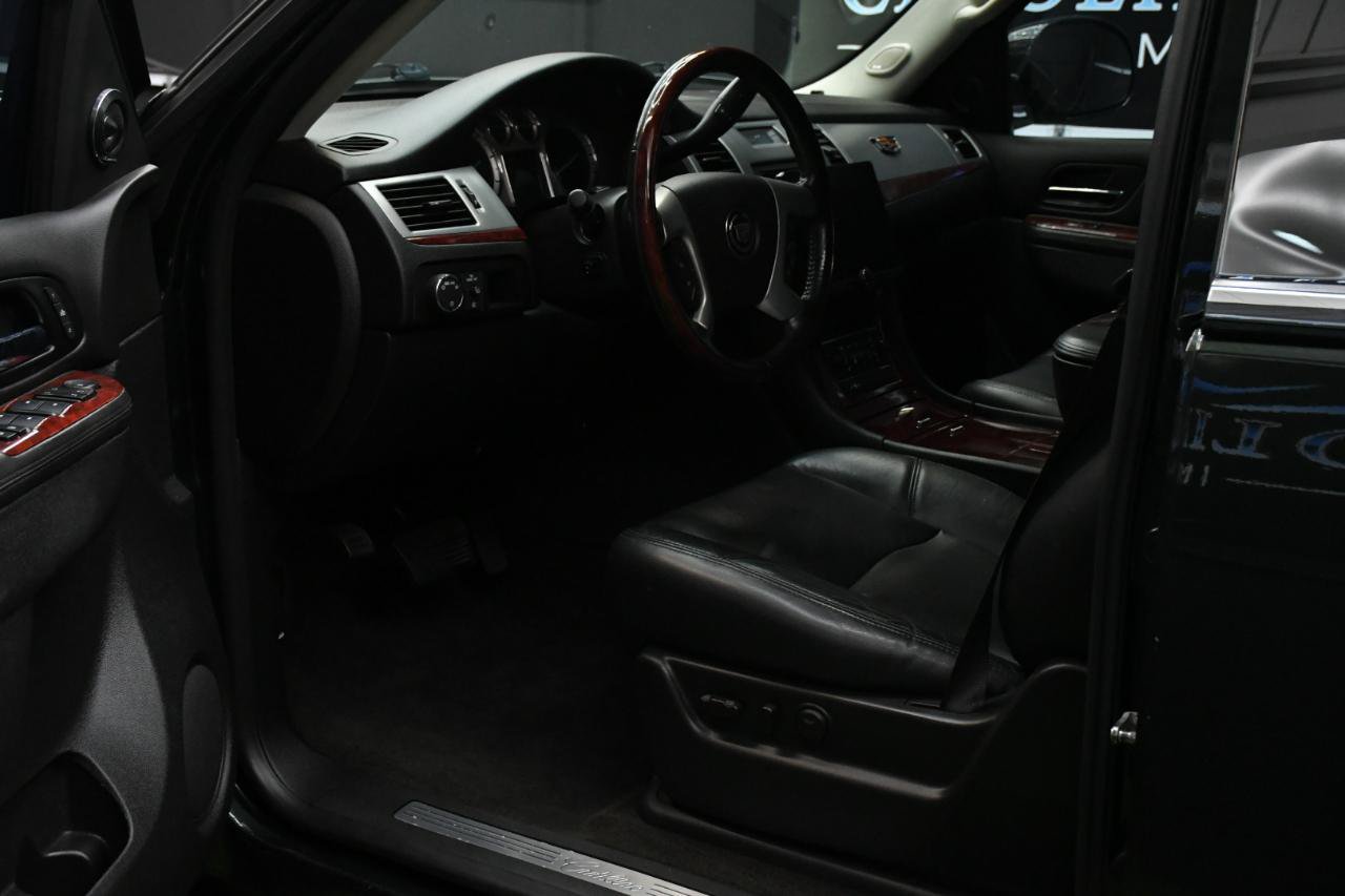 Used 2013 Cadillac Escalade EXT Luxury AWD/4WD image 20