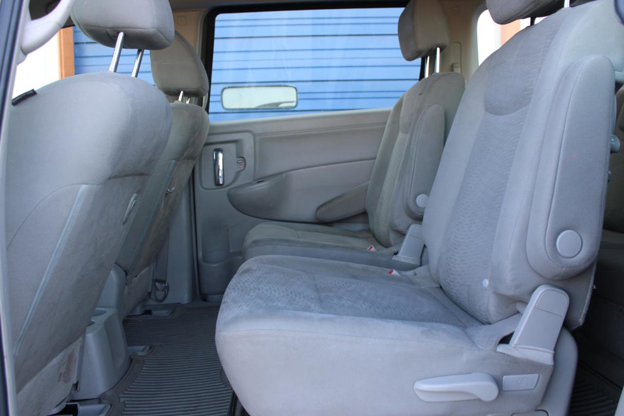 Used 2014 Nissan Quest S image 35
