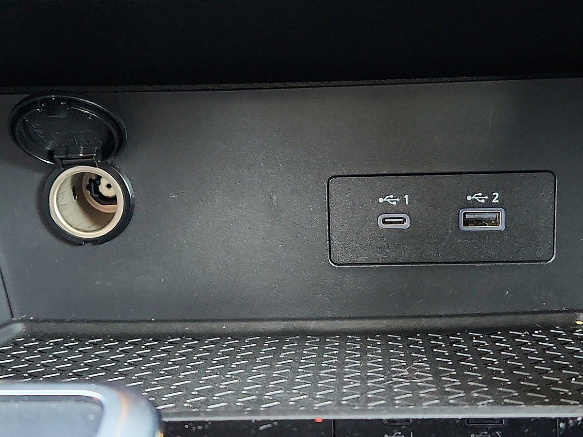 Used 2025 Nissan Pathfinder SV image 9