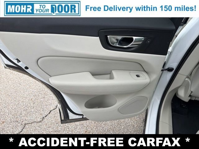 Used 2019 Volvo XC60 T5 Momentum w/ Multimedia Package image 28