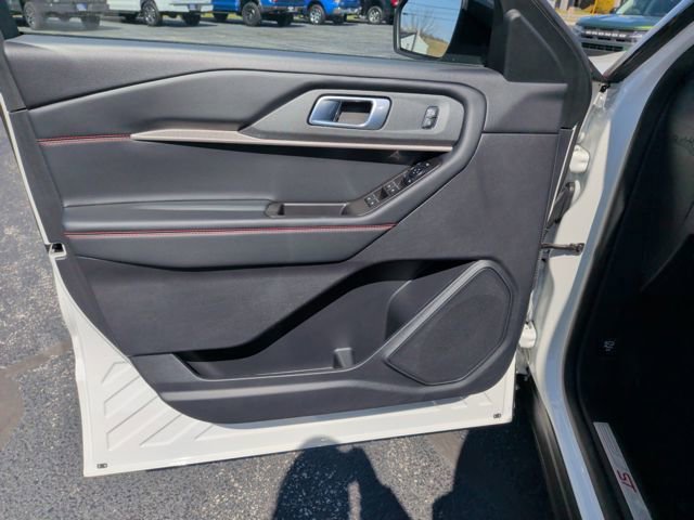 Used 2025 Ford Explorer ST-Line image 26