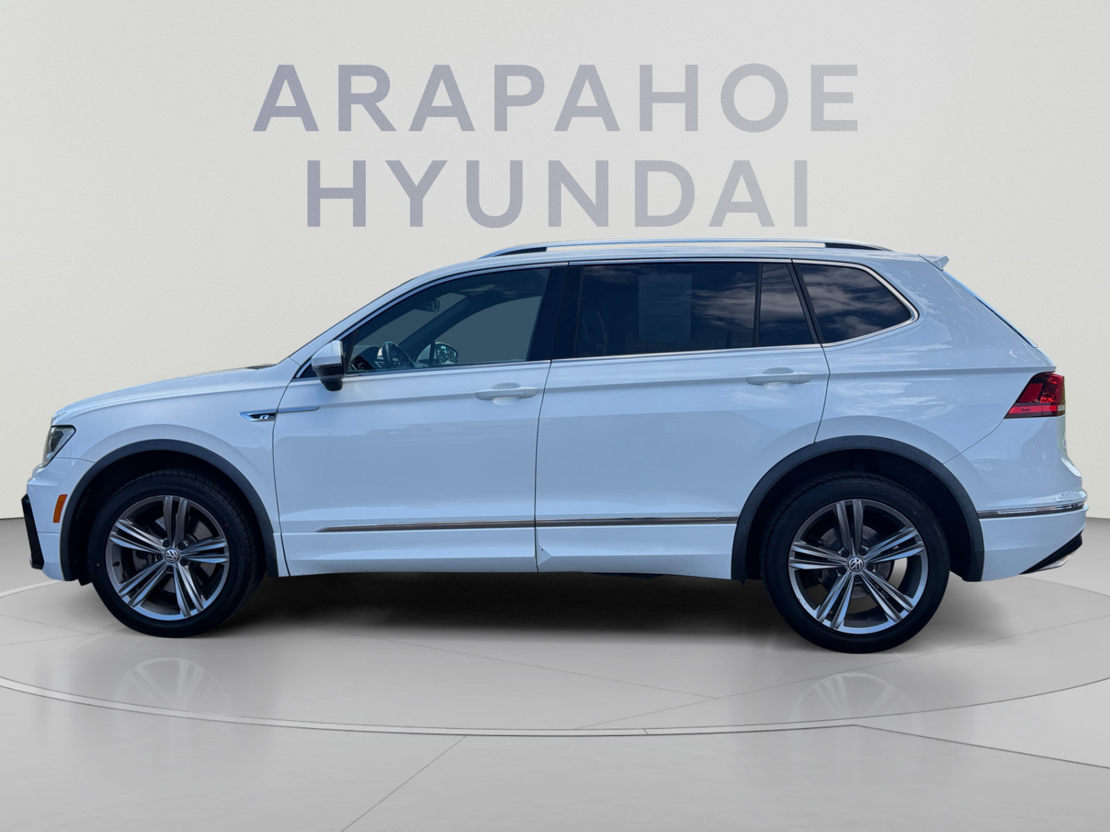 Used 2018 Volkswagen Tiguan SEL w/ R-Line Package AWD/4WD image 2