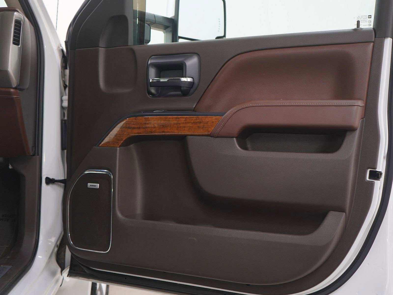 Used 2015 Chevrolet Silverado 2500 High Country w/ Duramax Plus Package AWD/4WD image 9