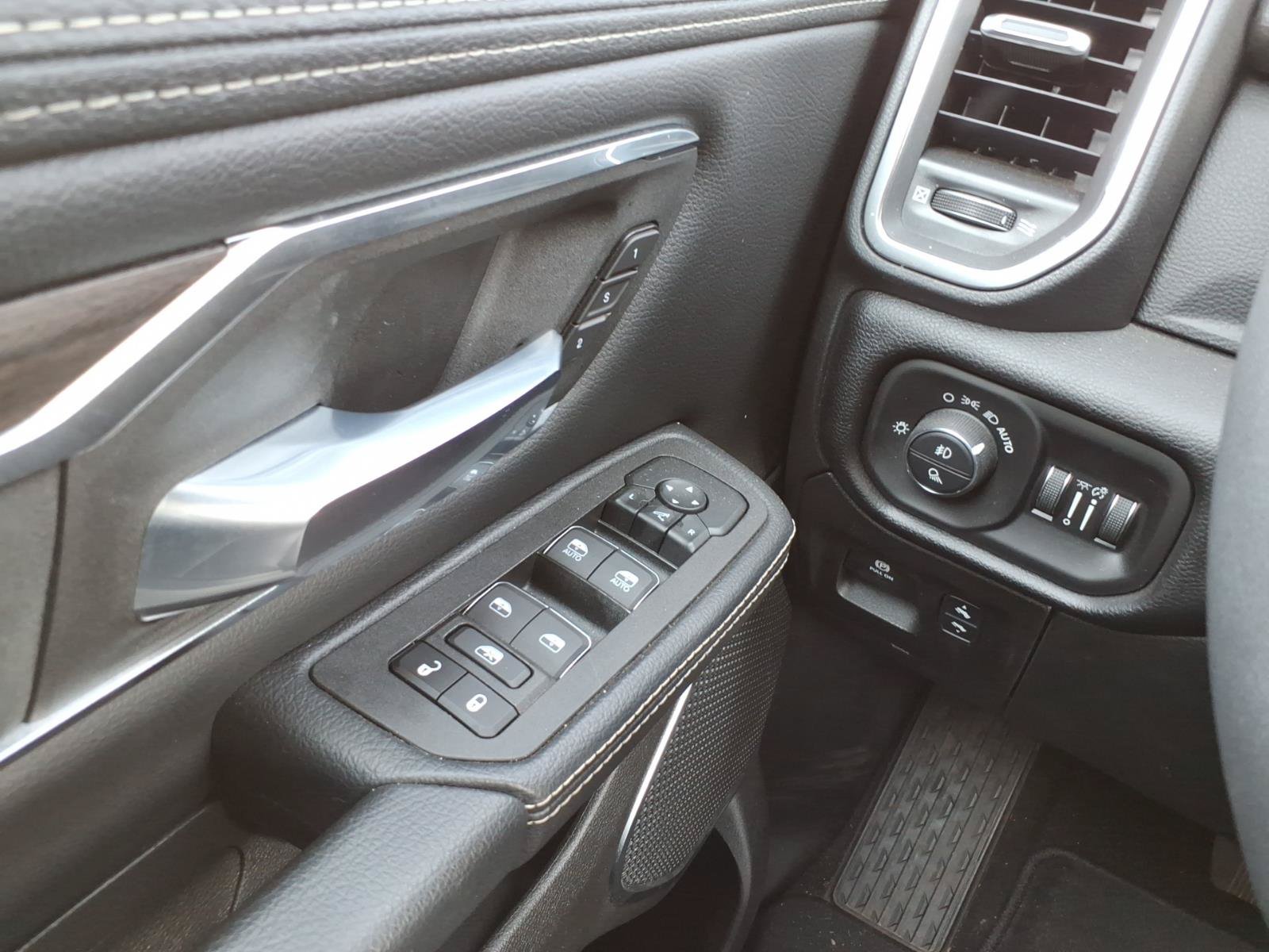 Used 2026 RAM 1500 Laramie AWD/4WD image 19