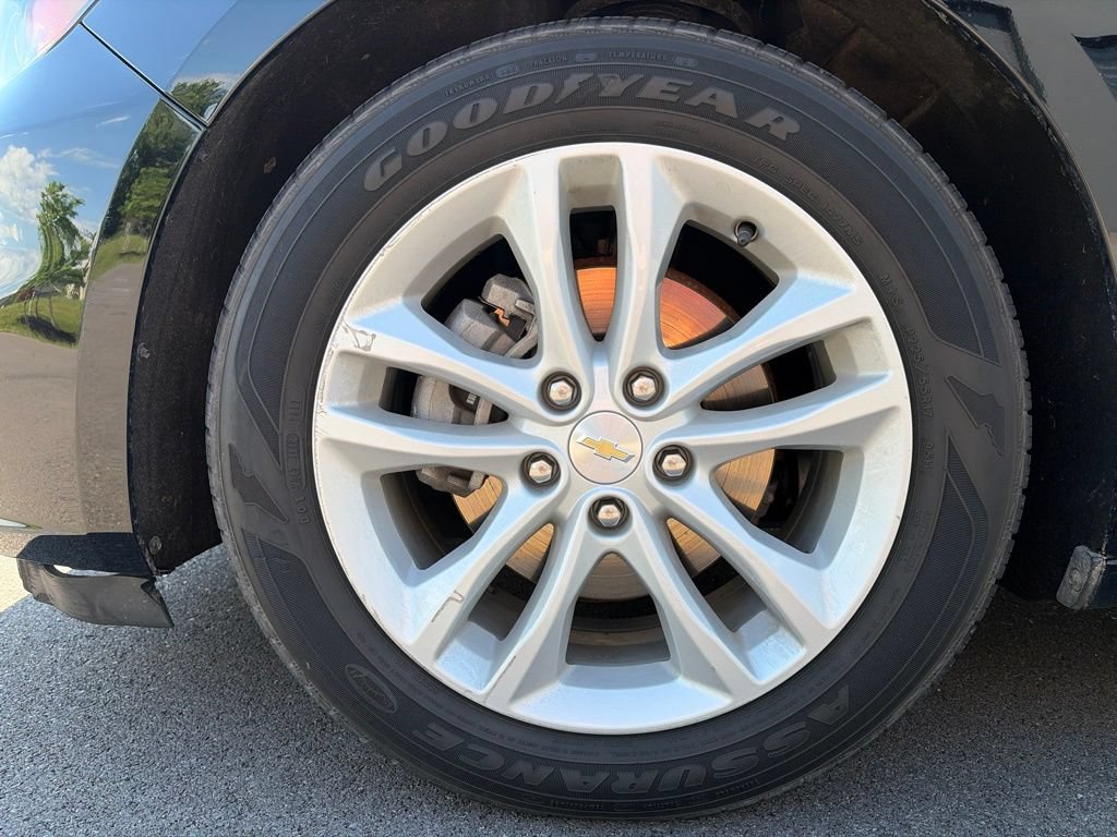 Used 2017 Chevrolet Malibu LT FWD image 20