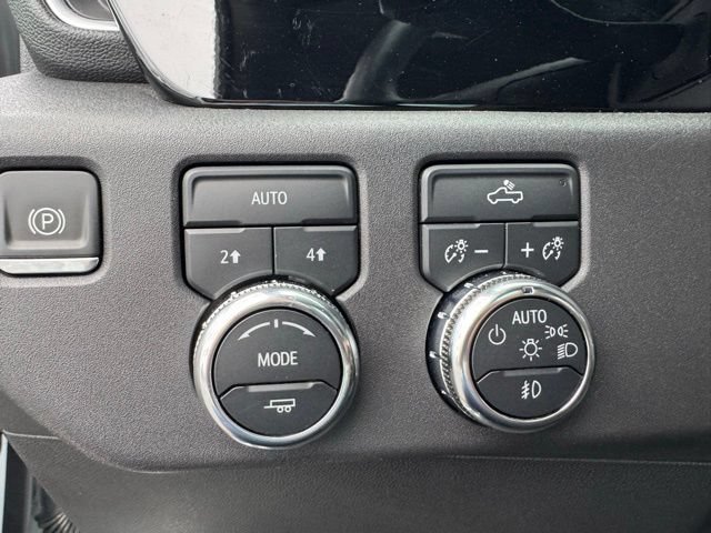 Used 2024 GMC Sierra 1500 Elevation w/ LPO, Elevation Black Package AWD/4WD image 17
