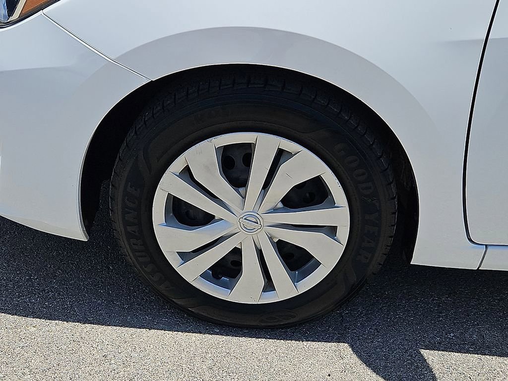 Used 2023 Nissan Versa S FWD image 13