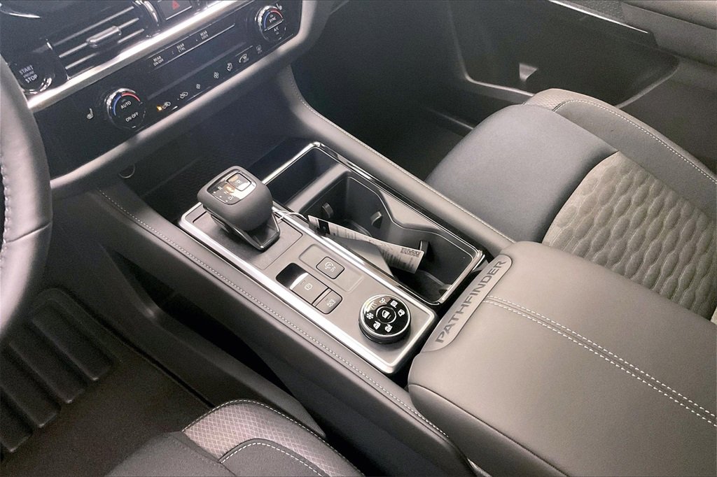 Certified 2025 Nissan Pathfinder SV image 9