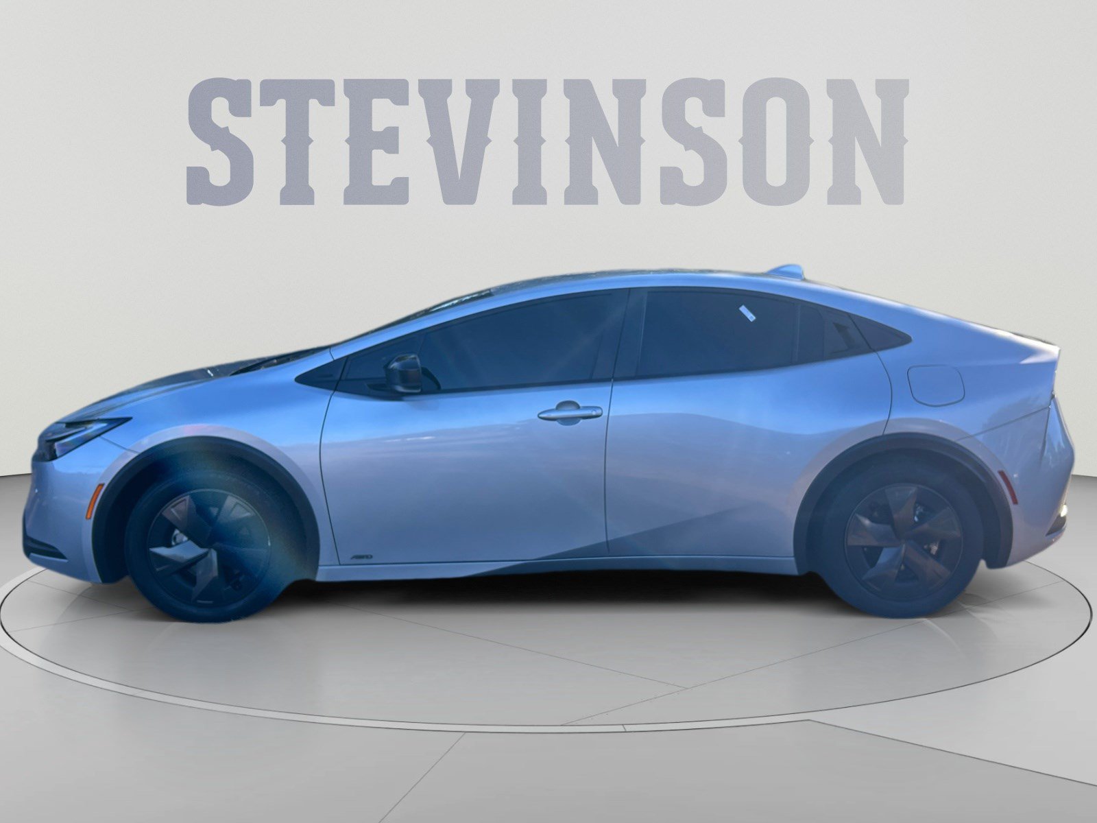 Used 2025 Toyota Prius LE AWD/4WD image 2