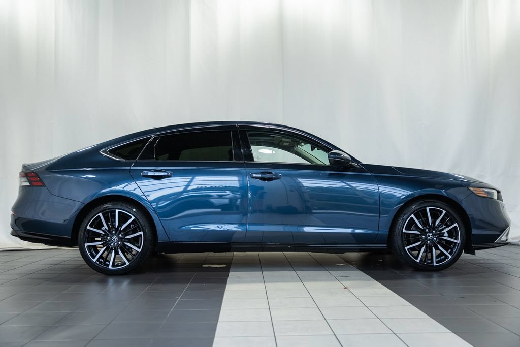 Used 2025 Honda Accord Touring image 3
