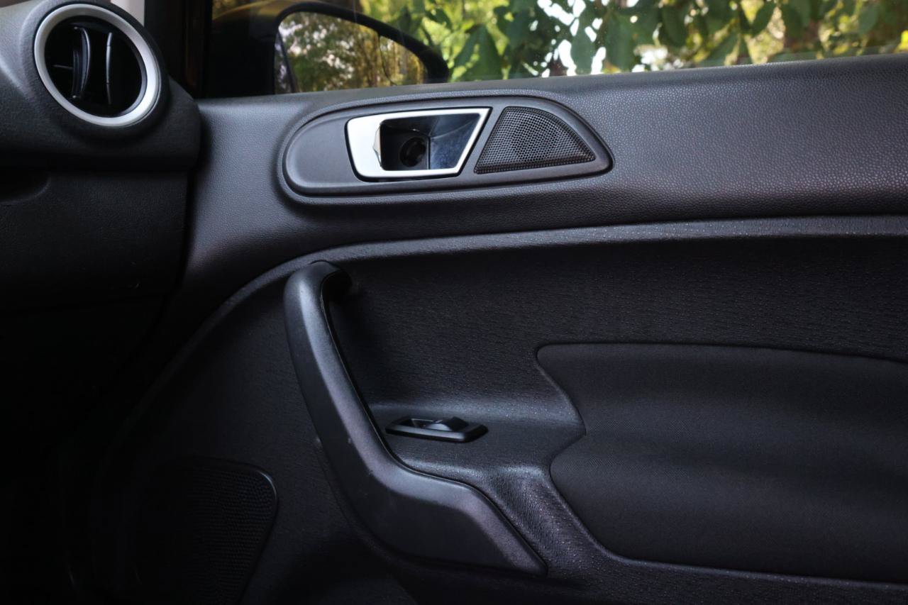 Used 2014 Ford Fiesta SE w/ Exterior Protection Package FWD image 14