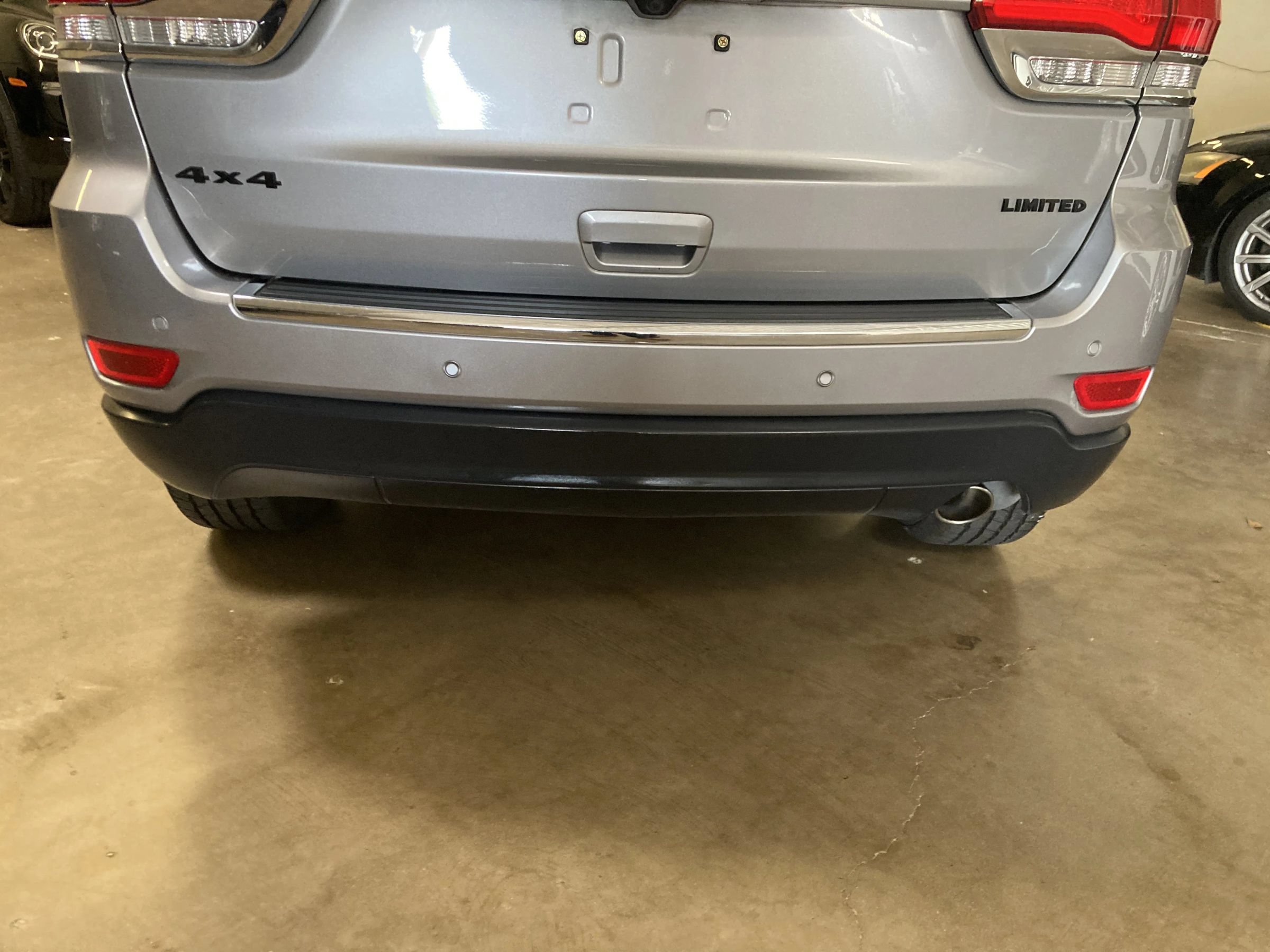 Used 2018 Jeep Grand Cherokee Limited AWD/4WD image 24