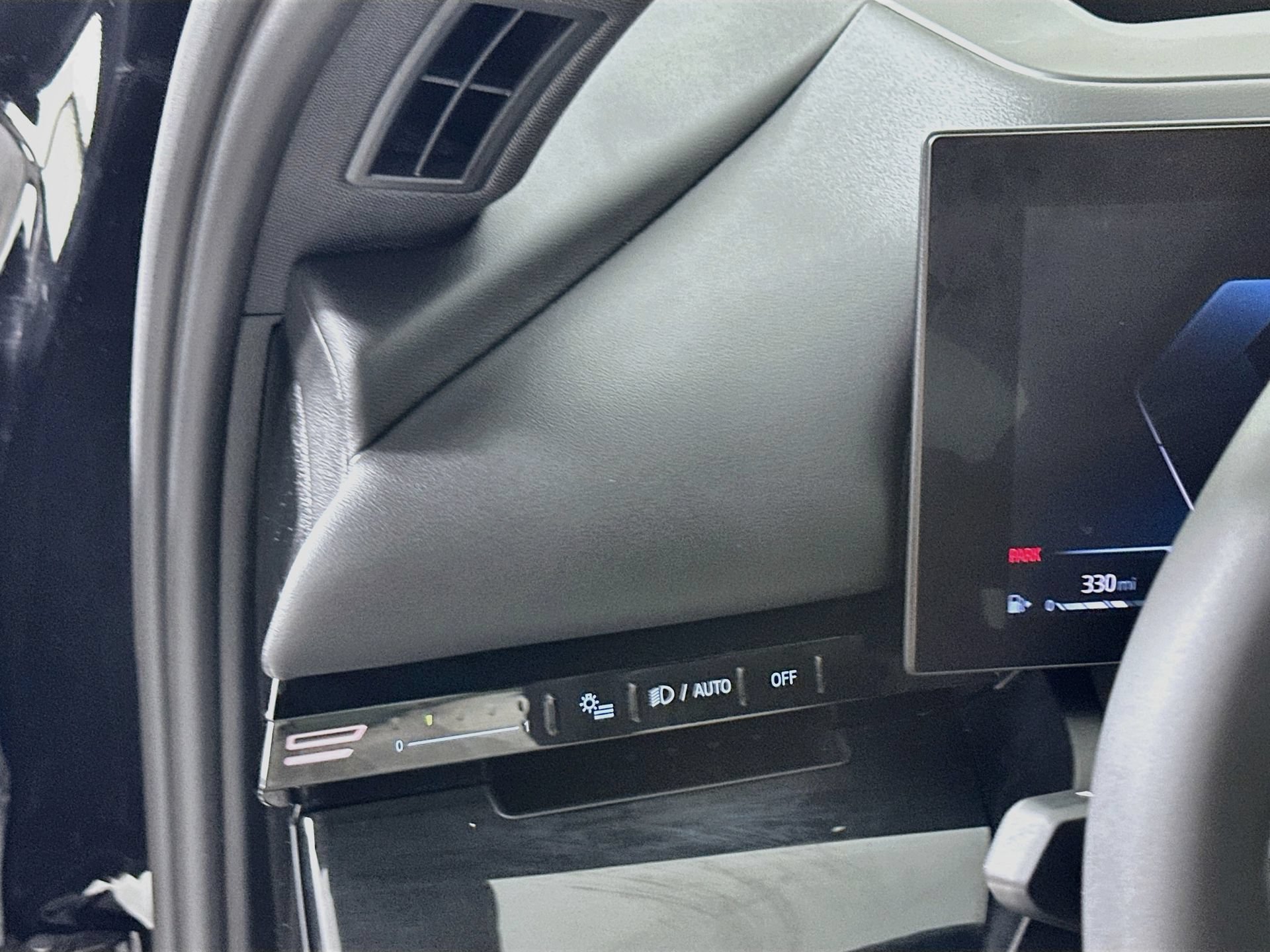 Used 2025 BMW 530i w/ Premium Package RWD image 11