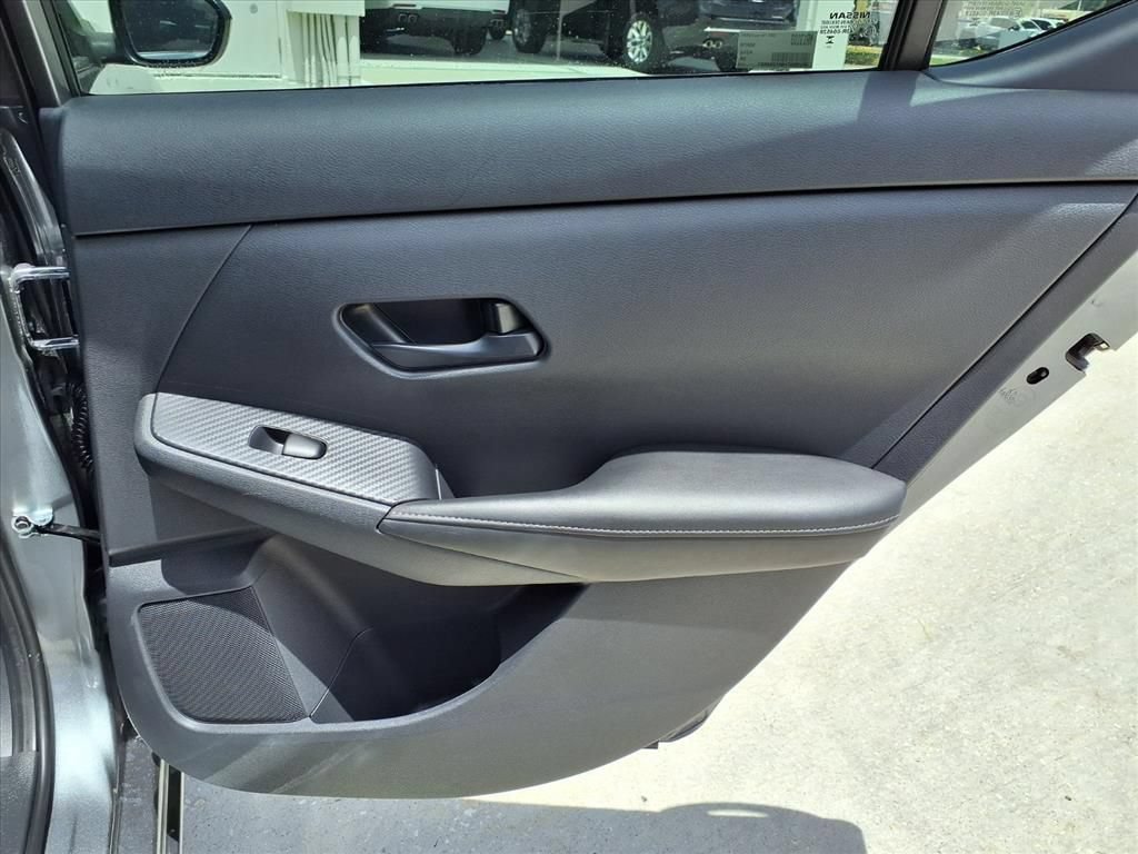 Used 2024 Nissan Sentra SV FWD image 11