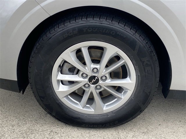 Used 2023 Kia Carnival LX image 24