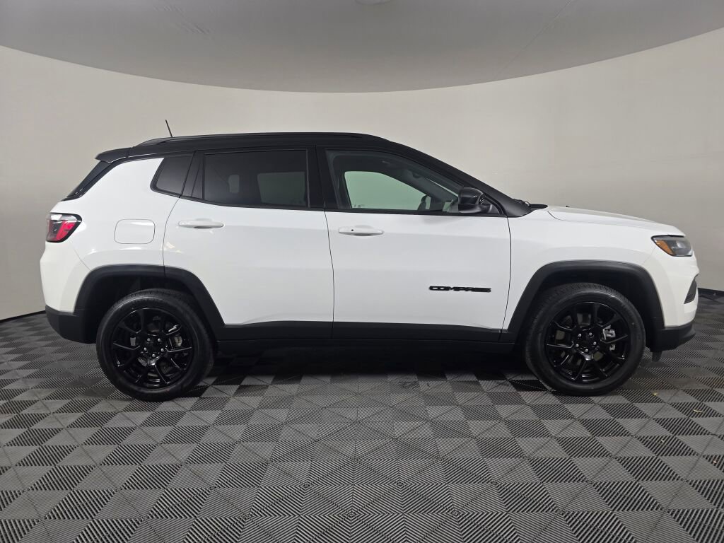 Used 2023 Jeep Compass Altitude image 2