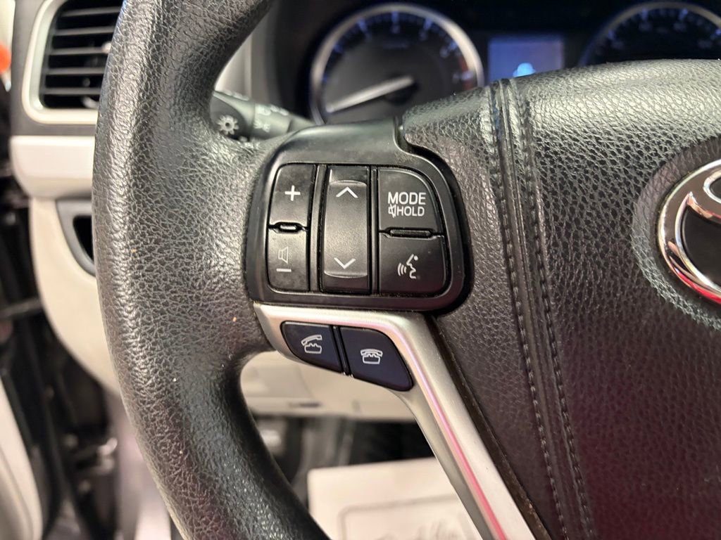 Used 2015 Toyota Highlander LE image 13